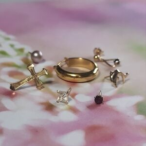 14kt Gold Singles earrings ✨️